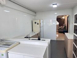 Blk 241 Jurong East Street 24 (Jurong East), HDB 3 Rooms #572955601